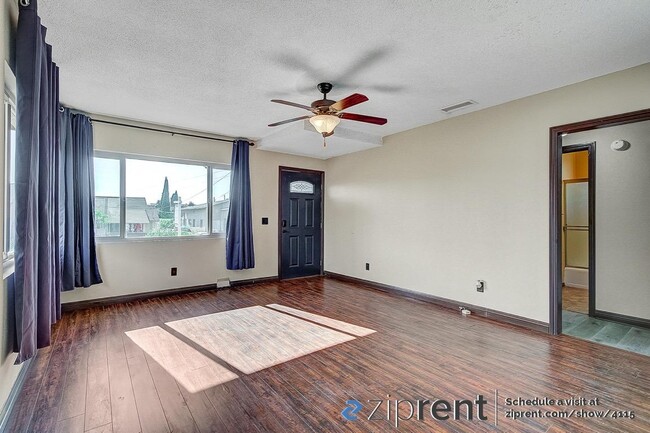 Building Photo - 3215 Blanchard St