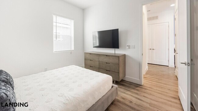 Foto del edificio - 8200 W Encanto Blvd