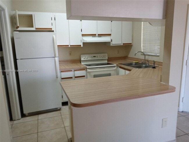 Foto del edificio - 18344 NW 68th Ave