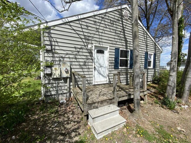 Building Photo - 201 N Irving Ave