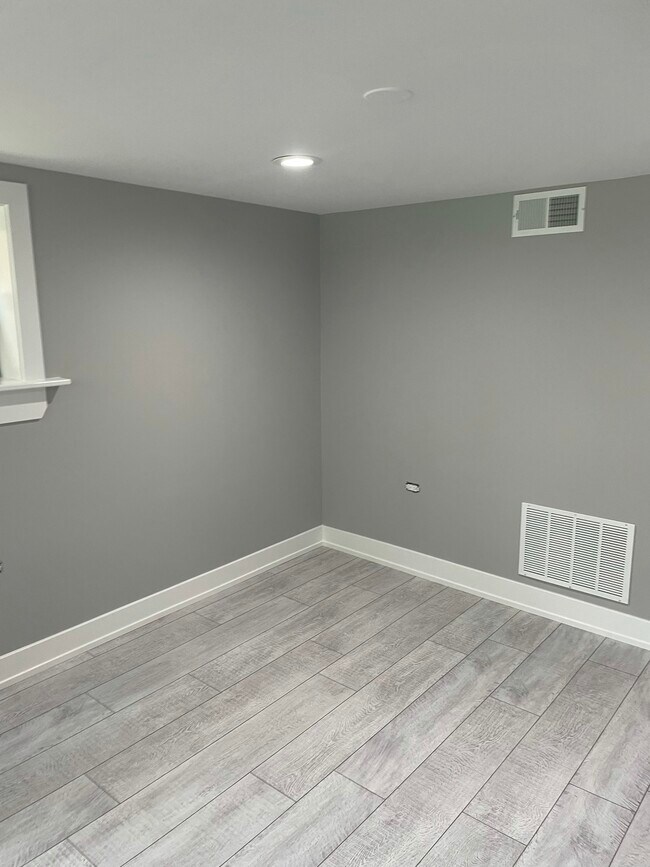 Living Room - 5954 S Kilbourn Ave