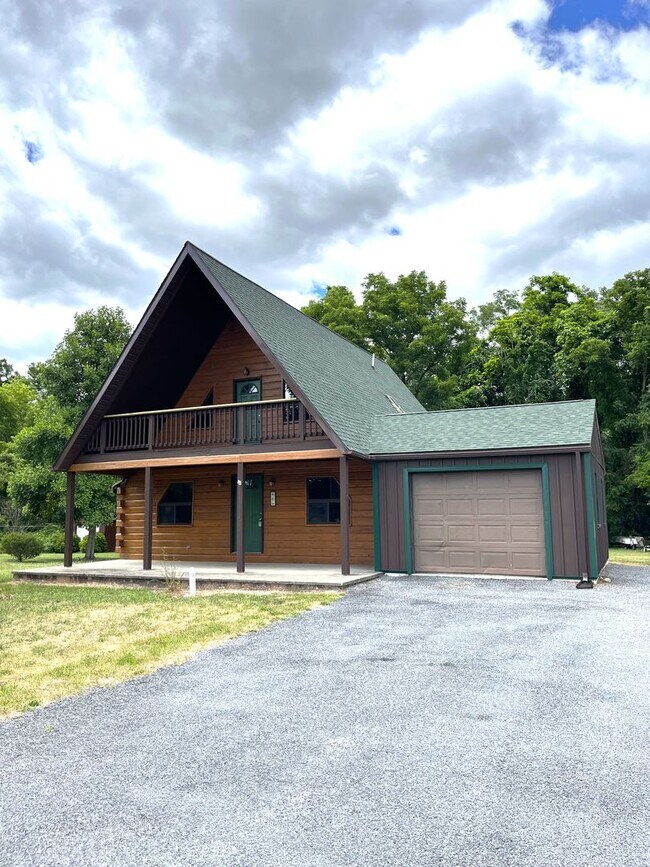 Foto del edificio - CONTRACT PENDING!! Charming A-frame single...