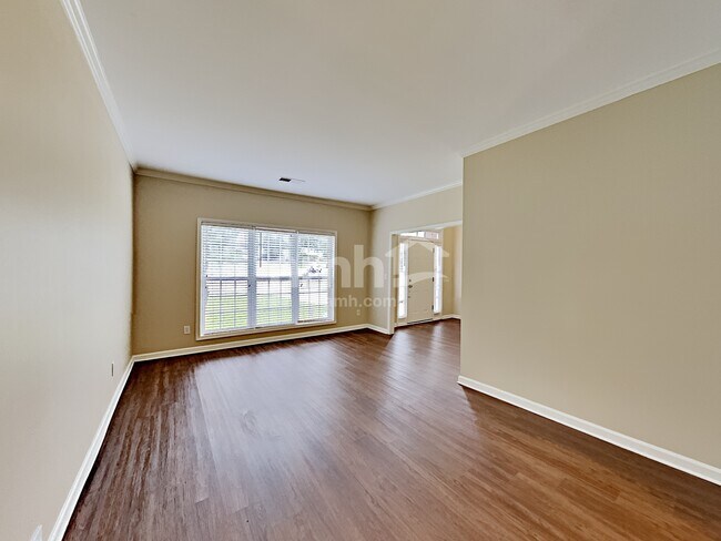 Foto del edificio - 1664 Crittenden Ln