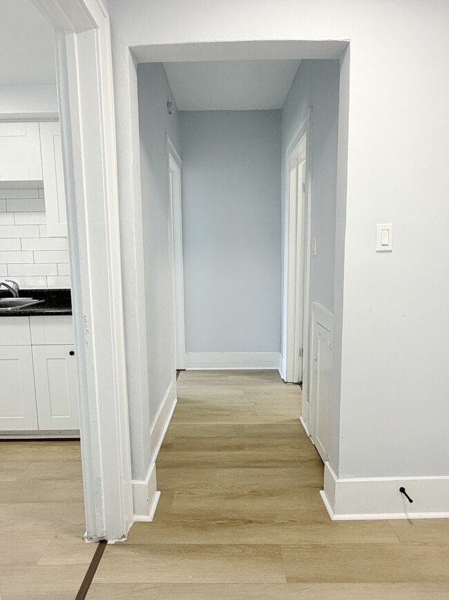 Building Photo - 524 Pitt St W