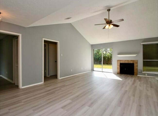 Foto del edificio - 15427 Swan Creek Dr