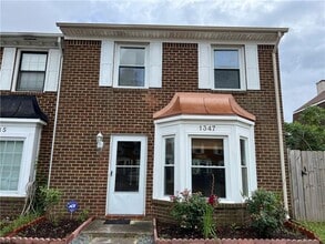 Building Photo - 1347 Battleford Dr