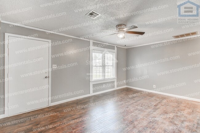 Building Photo - 1806 NW Lincoln Ave