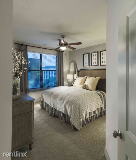 Foto del edificio - 8250 Meadow Rd