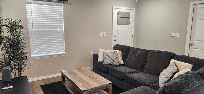 Foto del edificio - 2365 Marlene Blvd