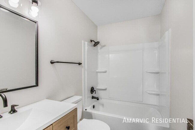 Foto del edificio - 2048 Godwin Ln