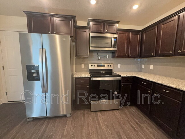 Foto del edificio - 4425 Village Oak Ln