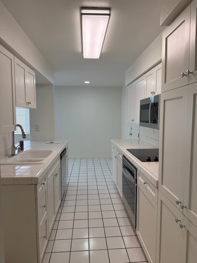 Foto del edificio - 5050 Coldwater Canyon Ave