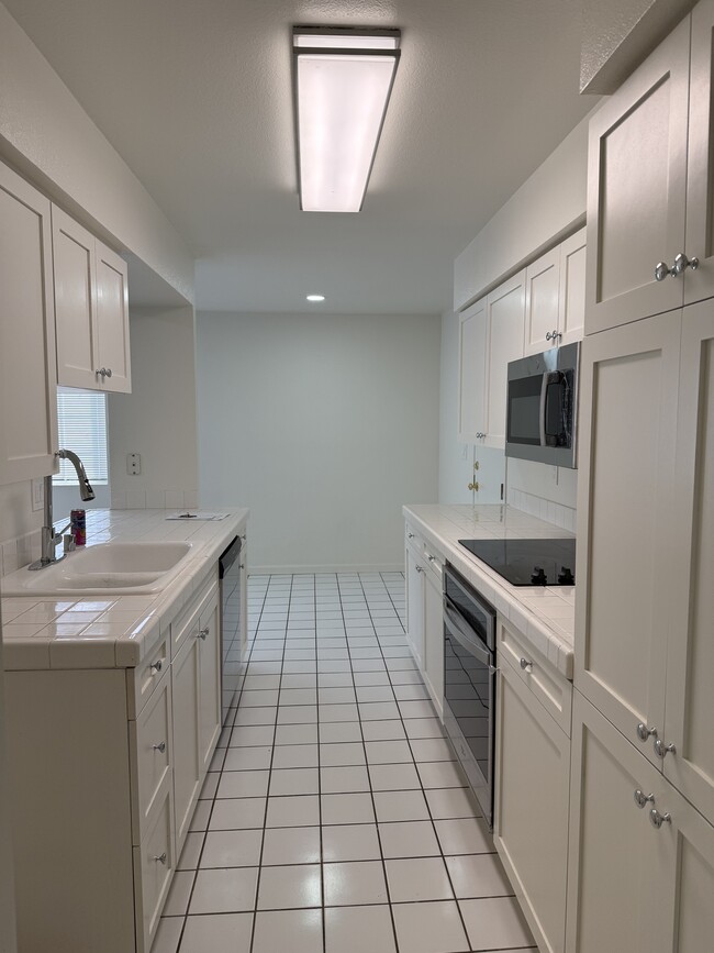 Building Photo - 5050 Coldwater Canyon Ave