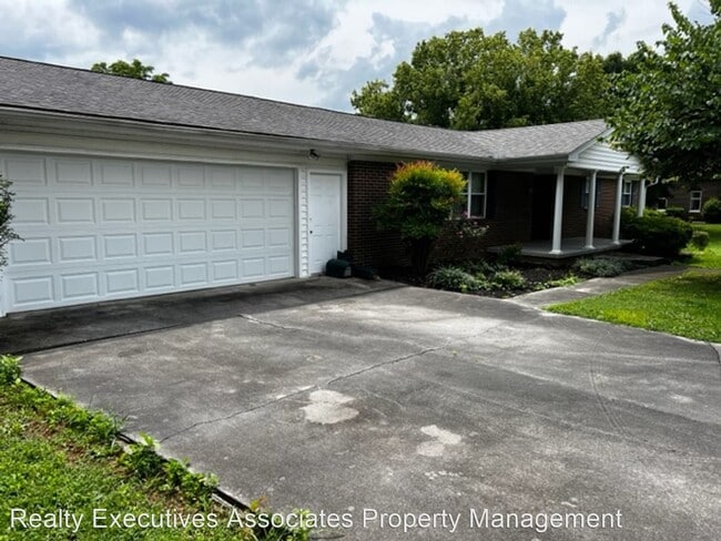 Building Photo - 3 br, 3 bath House - 407 West Hill Avenue