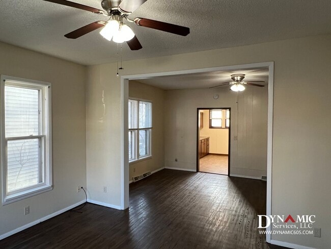 Foto del edificio - 813-815 S Summit Ave