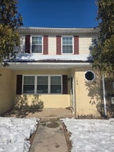 Building Photo - 104 Laurel Ct