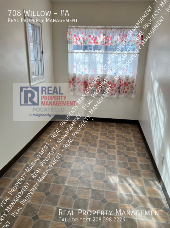 Building Photo - 1 Bedroom Apartment