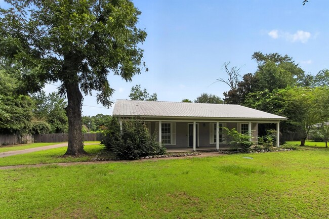 Building Photo - 3017 Airport Rd
