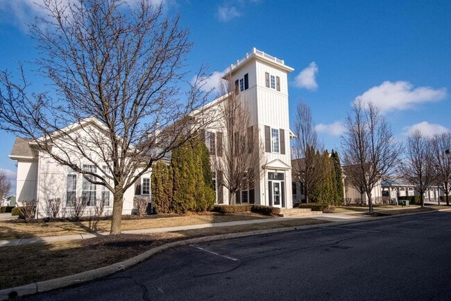 Building Photo - 5286 Royal Arch Casca Dr