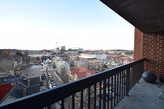 Foto del edificio - 15 North Beacon St