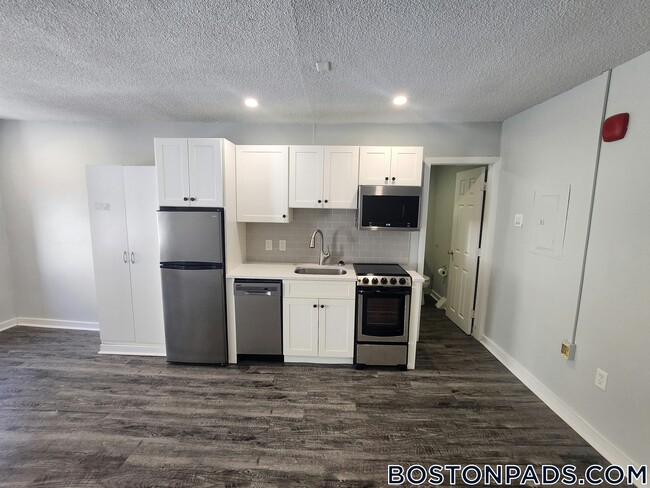 Building Photo - 76 Franklin St