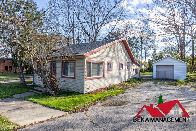 Building Photo - 2 br, 1 bath House - 481 S Pontiac Trl