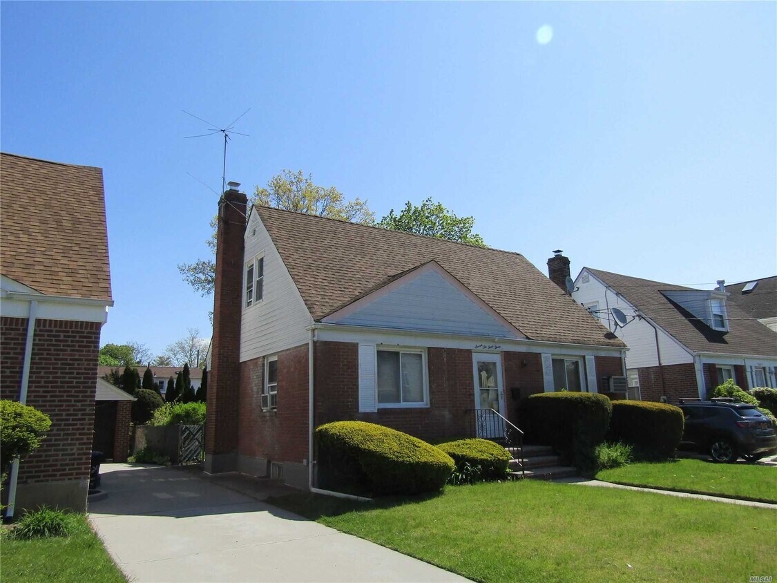 Primary Photo - 76-43 271st St