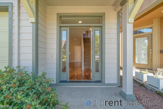 Building Photo - 2 br, 2.5 bath Condo - 4858 SE Vintage Pl,...