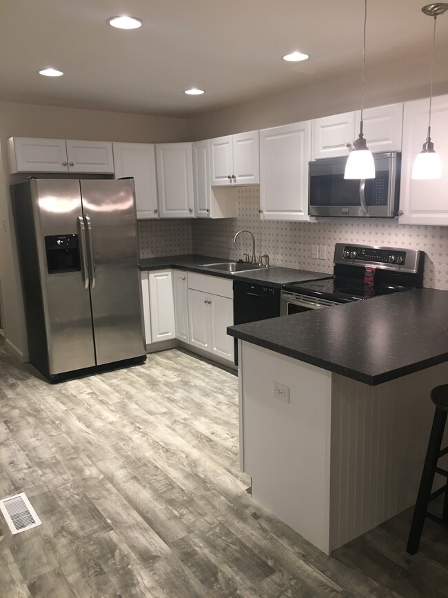 Full Kitchen - 2239 Milford Square Pike