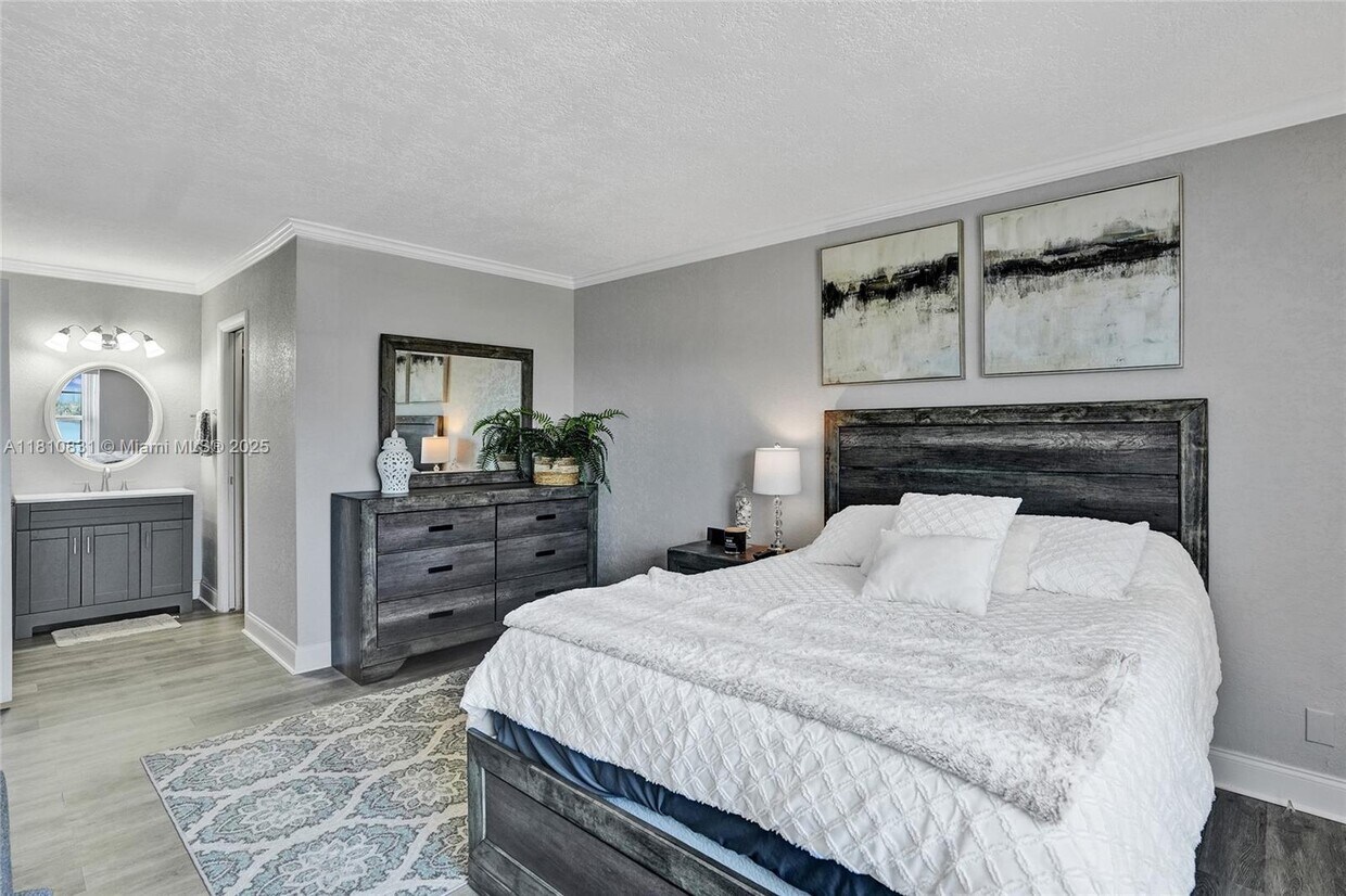 Foto principal - 5100 Dupont Blvd