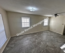 Building Photo - 111 Mallard Dr