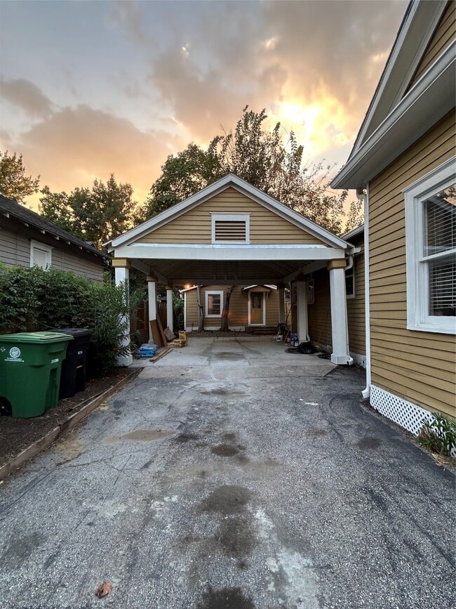 Building Photo - 209 Walton St