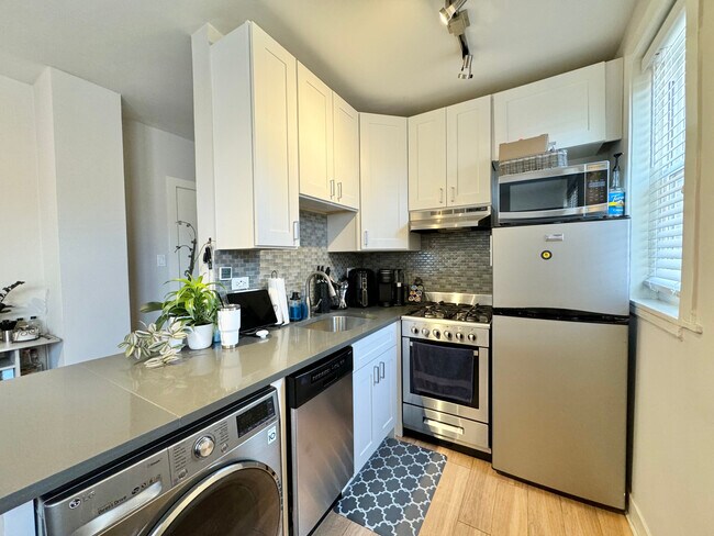 Foto del edificio - 515 W Belmont Ave