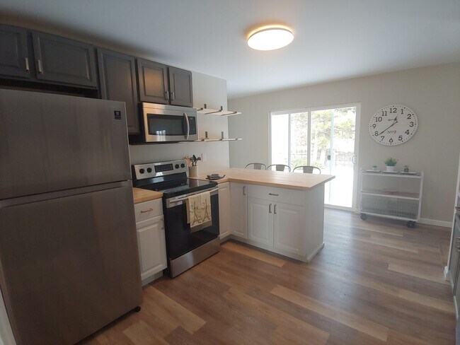 Building Photo - Rare Find -5B/2B South Boulder Home Availa...