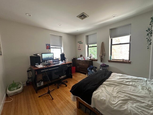 Building Photo - 100 Riverway