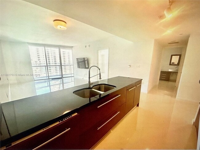 Building Photo - 475 Brickell Ave