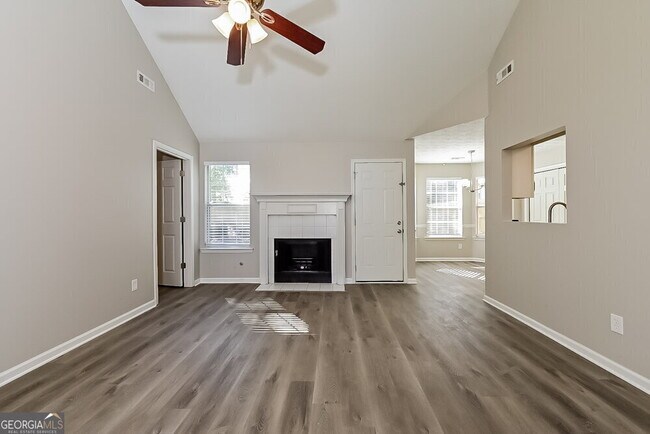 Foto del edificio - 210 Coldsprings Ct