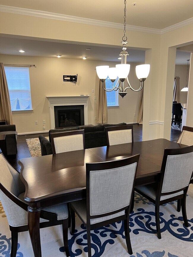 Building Photo - 7811 Stonebriar Dr