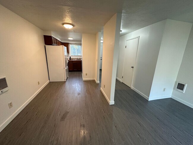 Foto del edificio - 804814-814 SE Cochran Dr