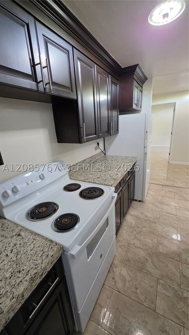 Foto del edificio - 1629 NW 125th St