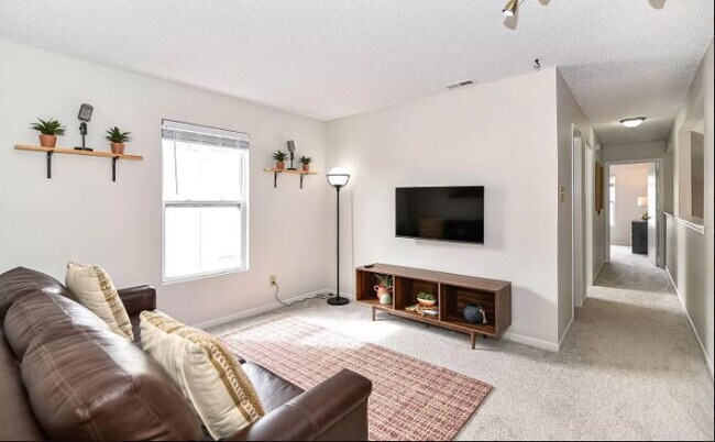 Building Photo - 14420 Black Farm Dr