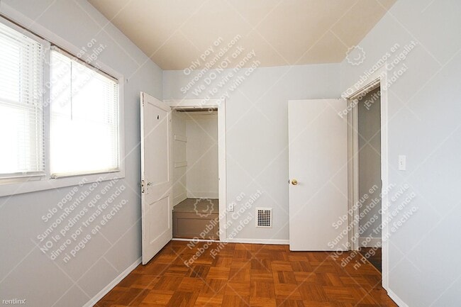Building Photo - 3 br, 2 bath Duplex - 4225 N College Ave