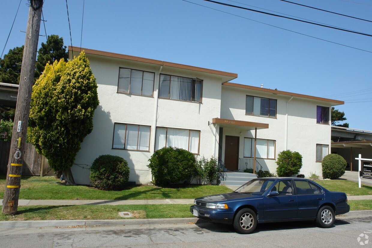Building Photo - 743 Liberty St
