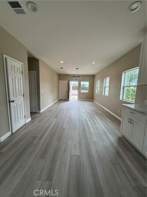 Foto del edificio - 7398 N Maple Ave