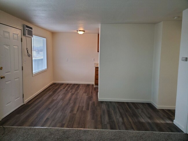 Foto del edificio - 7865 Valley Rd NE