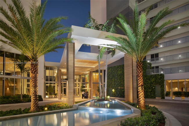 Foto del edificio - 16385 Biscayne Blvd