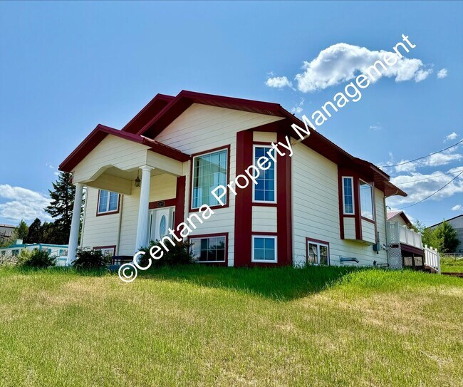 Foto del edificio - Beautiful home on the outskirts of town!