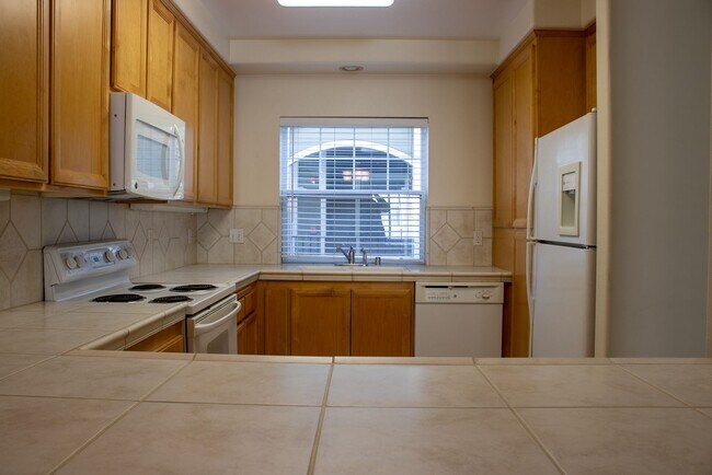 Foto del edificio - 1587 S Novato Blvd