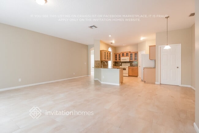 Foto del edificio - 8571 Lake Windham Ave