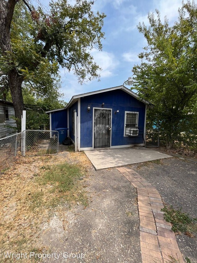 1717 Montezuma St, San Antonio, TX 78207 House Rental in San Antonio